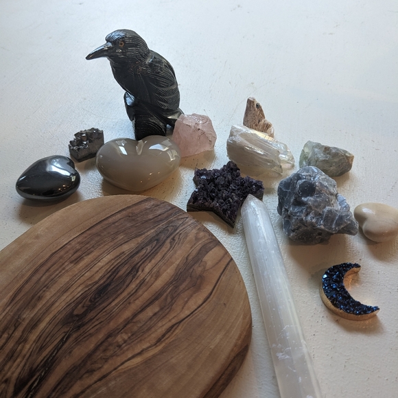 Crystals Set & Wood Board - Picture 3 of 9